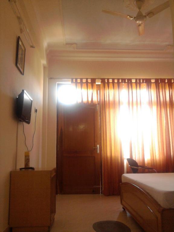 Sapphire Inn Бхимтал Экстерьер фото