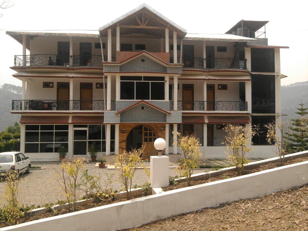 Sapphire Inn Бхимтал Экстерьер фото